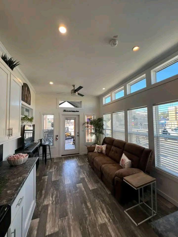 Park Model RV aka Tiny Home - Image 3